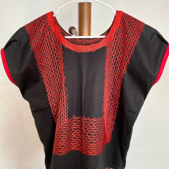 HUIPILES, MEXICAN BLOUSES - Picture 4 of 5